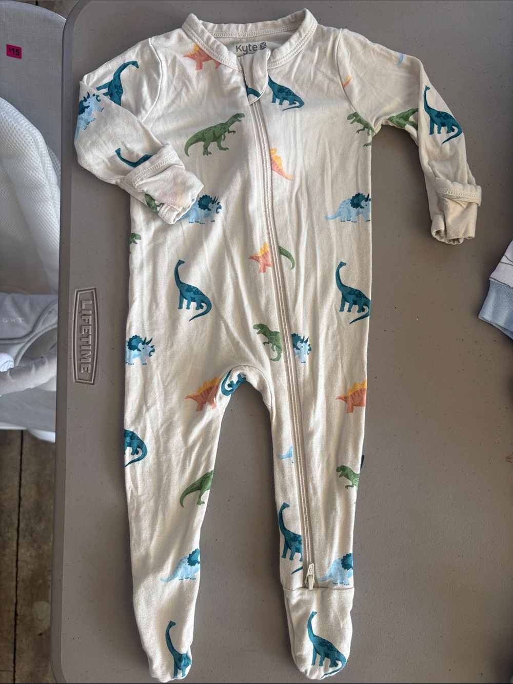Kyte Baby 0-3 Months “Ecru Roar”, Zippered Romper. Like New.